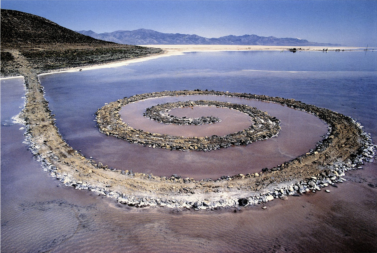 spiral-jetty-robert-smithson-sartle-see-art-differently